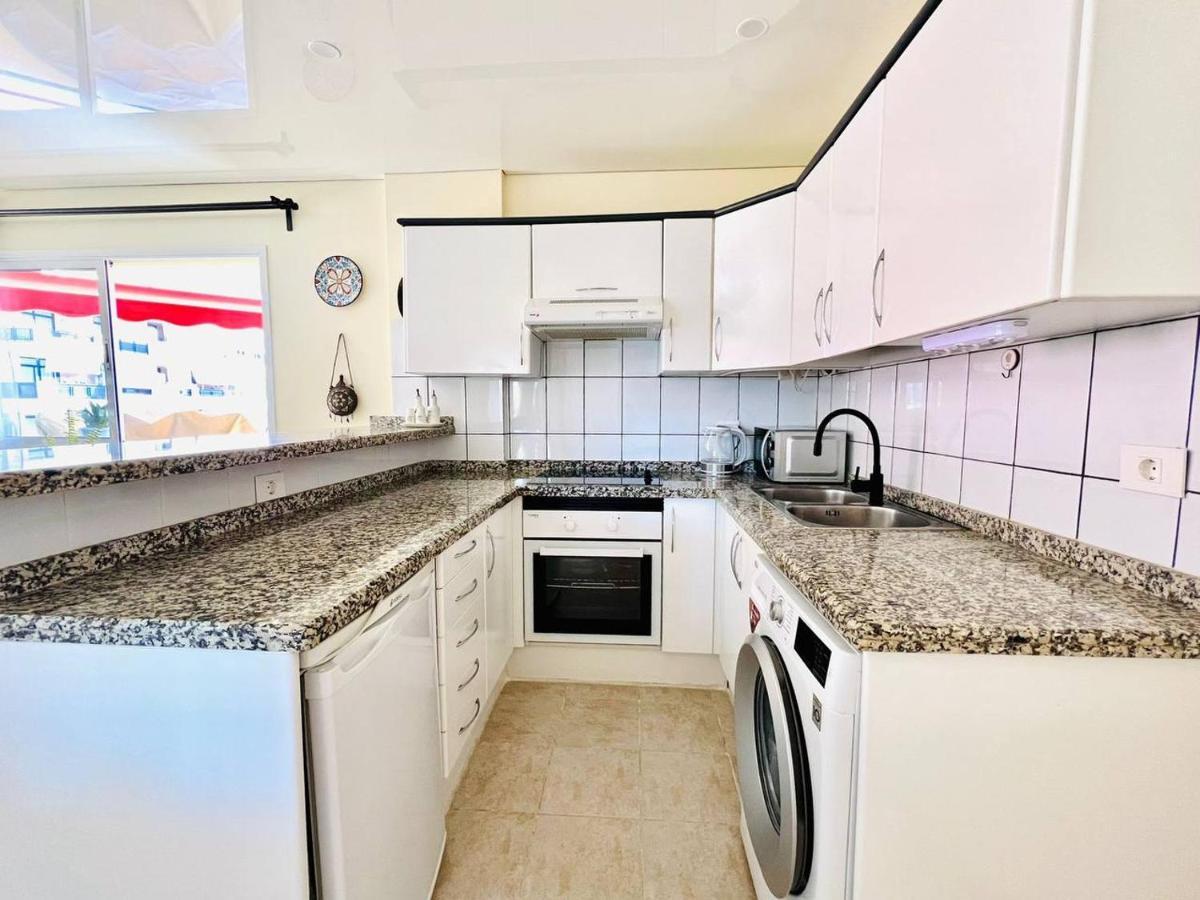 Апартаменты Cozy Beachfront Flat With Pool & Panoramic Sea View Terrace Пуэрто-де-Сантьяго Экстерьер фото